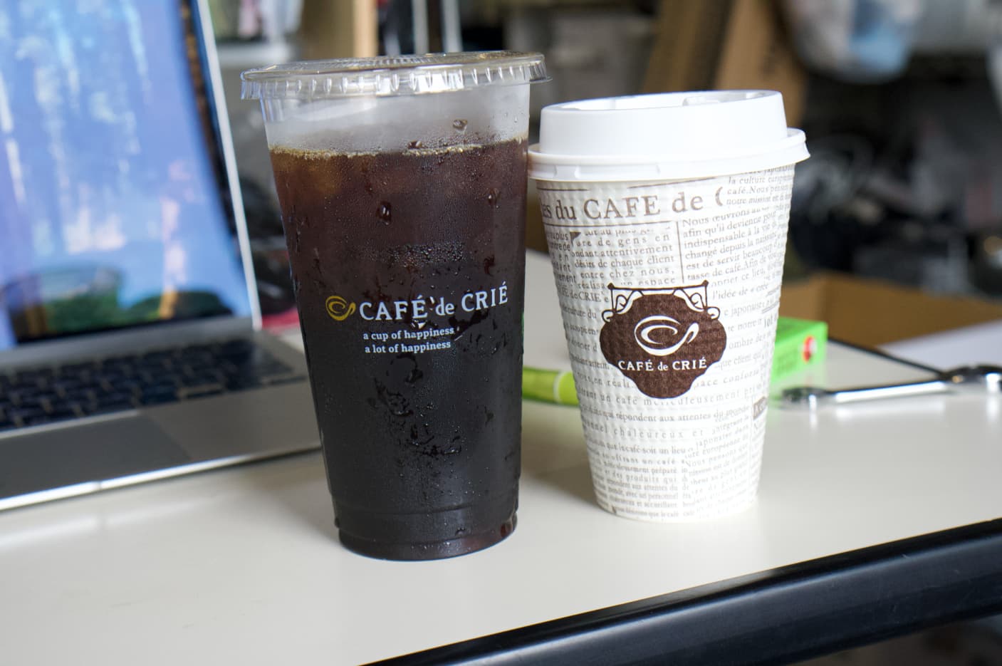 カフェ・ド・クリエのアイスコーヒーとホットドリンク